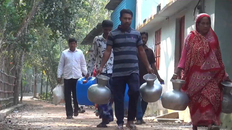 পানি সংকটে নাকাল পিরোজপুর পৌরবাসী