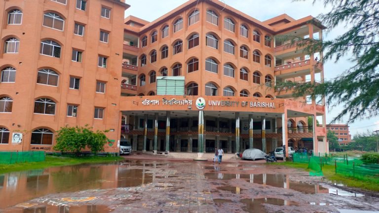 বরিশাল বিশ্ববিদ্যালয়ে এবার উপাচার্যের চিঠি প্রত্যাহারের আহ্বান সহ-উপাচার্যের