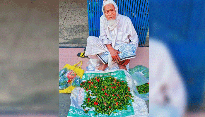 ইভেন্ট ৮৪ গ্রুপের মানবিক উদ্যোগ: বরিশালের অসহায় বৃদ্ধের পাশে দাঁড়ালেন সদস্যরা