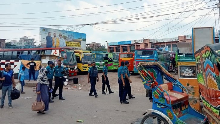 বরিশালে বাসের ধাক্কায় গৃহবধূ নিহত