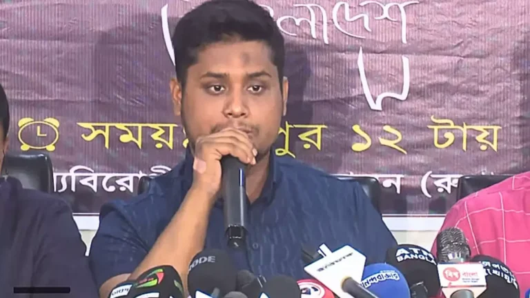 হাসিনার ভাষণ মিডিয়ায় প্রচার করা মানে হাসিনাকে ফ্যাসিলিটেট করা: হাসনাত