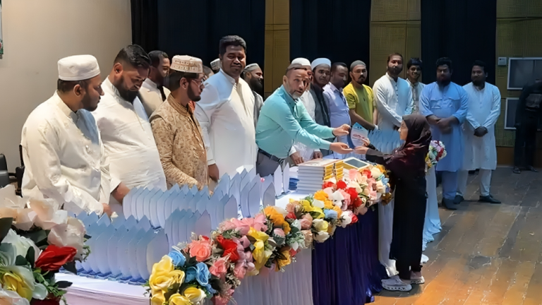 পটুয়াখালীতে আন্তর্জাতিক মাতৃভাষা দিবস উপলক্ষে চিত্রাঙ্কন ও রচনা প্রতিযোগিতার বিজয়ীদের পুরস্কার বিতরণ