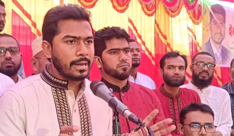 কিছু ছাত্র প্রশাসনের ওপর প্রভাব খাটানোর চেষ্টা করছে: নুর
