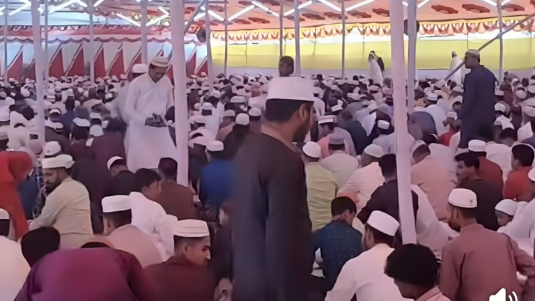 পটুয়াখালী কেন্দ্রীয় ঈদগাহে ঈদের প্রধান জামাত অনুষ্ঠিত