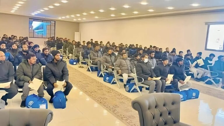 লিবিয়া থেকে দেশে ফিরলেন ১৭৬ বাংলাদেশি