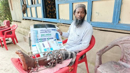 সড়ক দুর্ঘটনায় পঙ্গু দুমকির আলমগীর, মানবেতর জীবনযাপন – সাহায্যের আবেদন