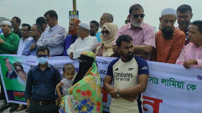 কলেজছাত্রীকে সংঘবদ্ধ ধর্ষণের প্রতিবাদে পটুয়াখালীতে বিএনপির মানববন্ধন