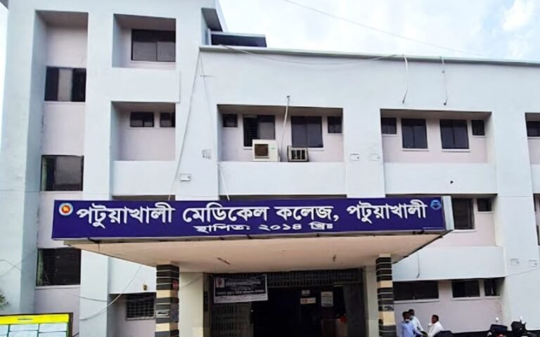 পটুয়াখালীতে আতশবাজি বিস্ফোরণে শিশুর মৃত্যু, আহত দুই