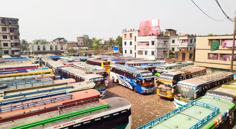 বরিশালে ১৬ রুটে বাস চলাচল শুরু, ধর্মঘট প্রত্যাহার