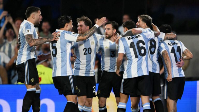 আজ টিভিতে খেলা দেখবেন