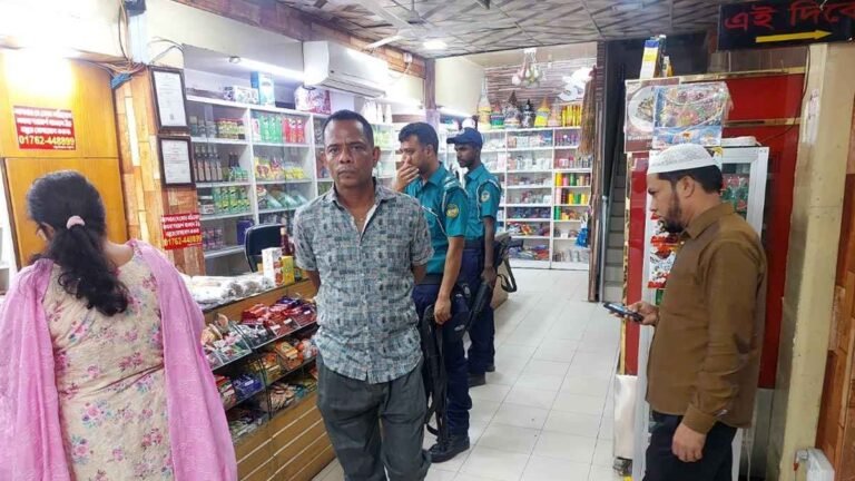 বরিশালে পঁচা খাবার বিক্রির জন্য প্রতিষ্ঠানকে ১৬ হাজার টাকা জরিমানা