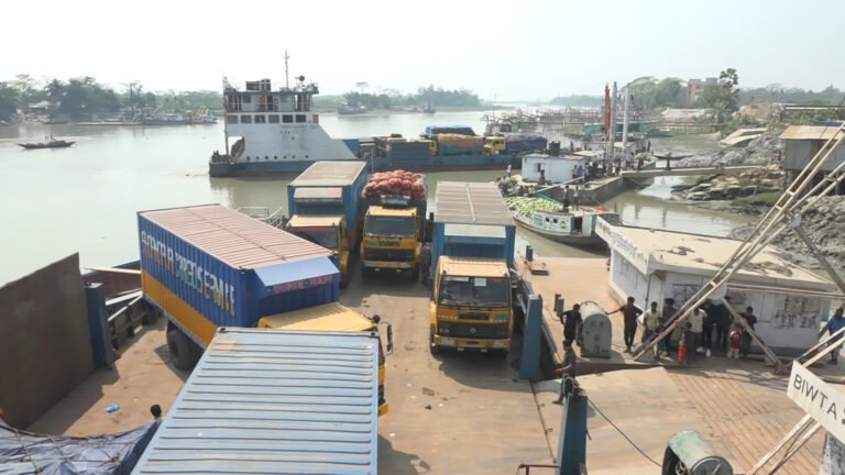 লক্ষ্মীপুর-ভোলা নৌরুটে ফেরি চলাচলে জোয়ার-ভাটার প্রভাব