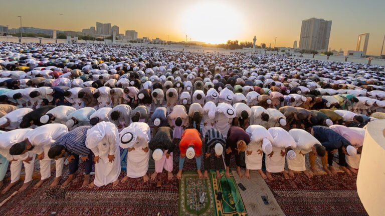 সৌদিসহ বেশ কিছু দেশে নামাজ ও উৎসবের মধ্য দিয়ে ঈদুল ফিতর উদযাপন