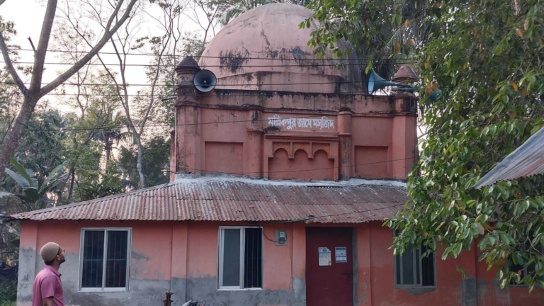 জলদস্যু তাড়াতে এসে মসজিদ তৈরি করেছিলেন শাহ সুজা