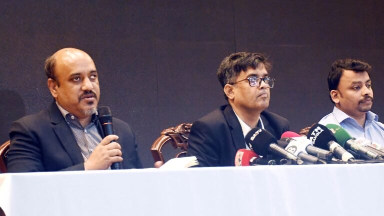 আইনশৃঙ্খলা পরিস্থিতি নিয়ে পুলিশের সঙ্গে বৈঠকে প্রধান উপদেষ্টা