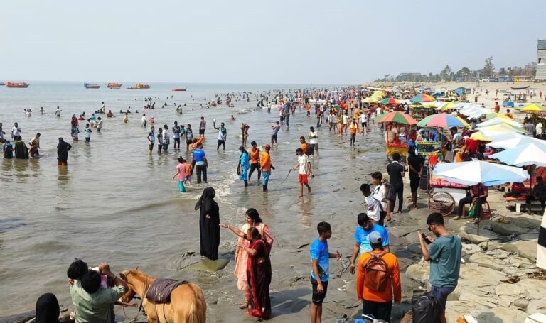 কুয়াকাটায় ঈদে পর্যটকদের বরণে প্রস্তুত হোটেল ও সৈকত