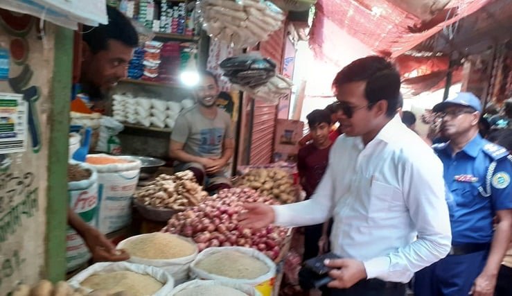 কলাপাড়ায় মূল্য তালিকা না থাকায় চার ব্যবসায়ীকে জরিমানা