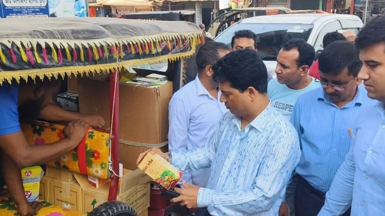 পটুয়াখালীর কলাপাড়ায় অনুমোদনহীন ওষুধ বিক্রির দায়ে জরিমানা