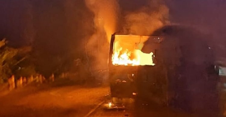 বরিশালে বাসচাপায় শিশুর মৃত্যু, বিক্ষোভে আ*গুন