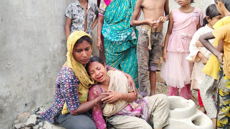 আগুনে পুড়ে শেষ সম্বল, রহিম-লিপির চরম দুর্ভোগ