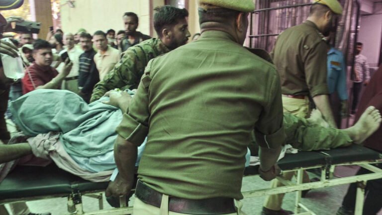 কাশ্মিরে বিচ্ছিন্নতাবাদীদের হামলায় ৪ ভারতীয় পুলিশ নিহত