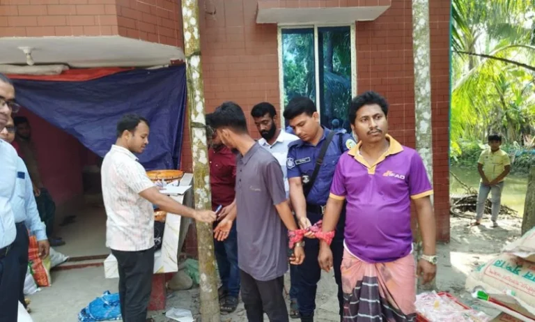 নাজিরপুরে নকল ব্র্যান্ডের শিশু খাবার তৈরির সময় আটক ২