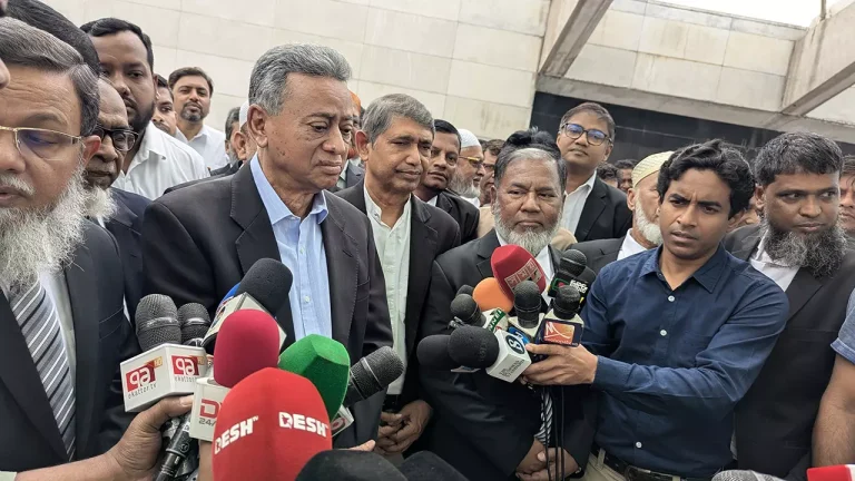 “নির্বাচন যত দেরি হবে, দেশ তত ক্ষতিগ্রস্ত হবে”: আমির খসরু