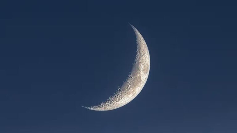 চাঁদ দেখা গেছে, সৌদিতে ঈদ রোববার