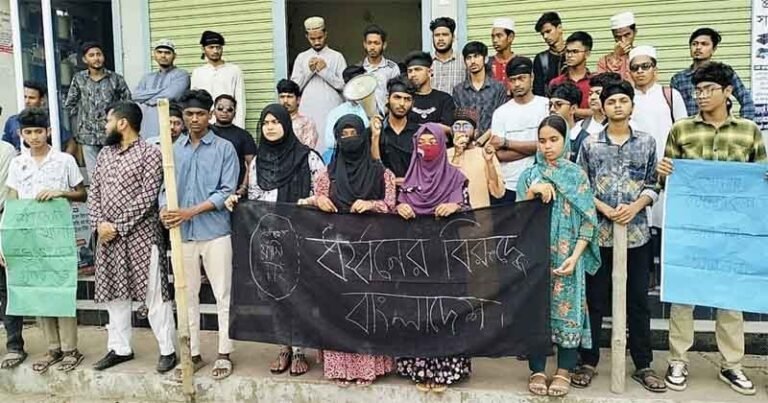 কলাপাড়ায় ধর্ষণ বিরোধী লাঠি মিছিল ও প্রতিবাদ সমাবেশ