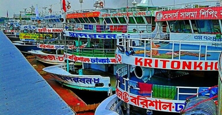 বরিশাল নদীবন্দরে নতুন রূপে সাজছে পন্টুন, কিন্তু টিকিট কাউন্টারে নেই ভিড়