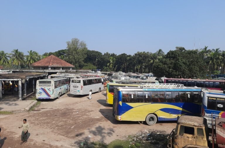 ভোলা থেকে বাস চলাচল বন্ধ ঘোষণা