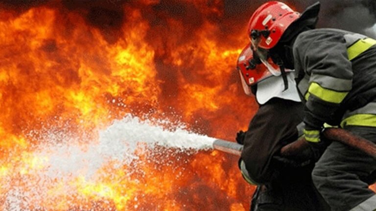 পায়রা তাপবিদ্যুৎ কেন্দ্রের পরিত্যক্ত স্ক্র্যাপইয়ার্ডে আগুন