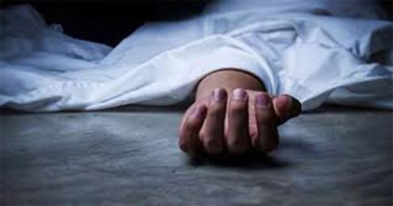 পটুয়াখালীতে তালাবদ্ধ ঘর থেকে পচন ধরা ঝুলন্ত লাশ উদ্ধার