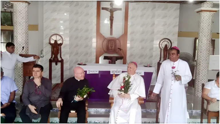 বরিশালে ধর্মীয় সম্প্রীতির বার্তা নিয়ে ক্যাথলিক চার্চ পরিদর্শনে ভ্যাটিকান রাষ্ট্রদূত