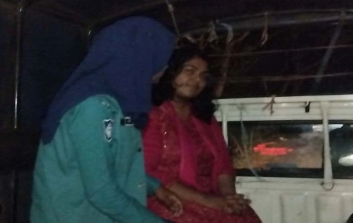 বরিশাল বিশ্ববিদ্যালয়ে নিষিদ্ধ সংগঠন ছাত্রলীগের নেত্রীসহ তিনজন আটক