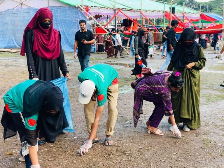 বরিশালের বৃষ্টি ভেজা মাঠে থেমে থাকেনি পরিচ্ছন্নতার যোদ্ধারা