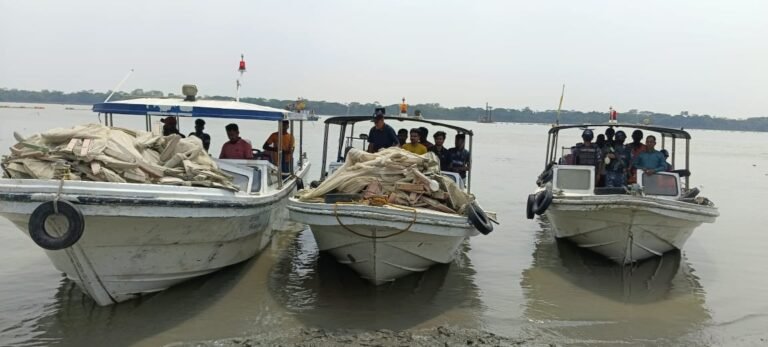 মেহেন্দীগঞ্জে ১২ লাখ টাকার অবৈধ জাল পুড়িয়ে ধ্বংস