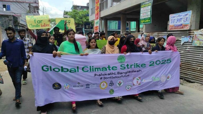 ঝালকাঠিতে গ্লোবাল ক্লাইমেট স্ট্রাইক কর্মসূচি