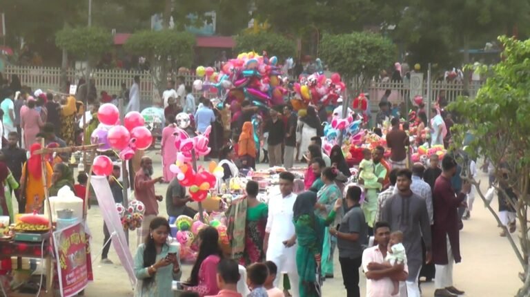 ঈদ আনন্দে ভাসছে বরিশালের বিনোদন কেন্দ্রগুলো