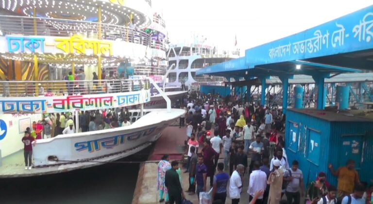 ঈদের ছুটি শেষে কর্মস্থলে ফেরা, ভাড়া নিয়ে ভোগান্তিতে দক্ষিণাঞ্চলের যাত্রীরা