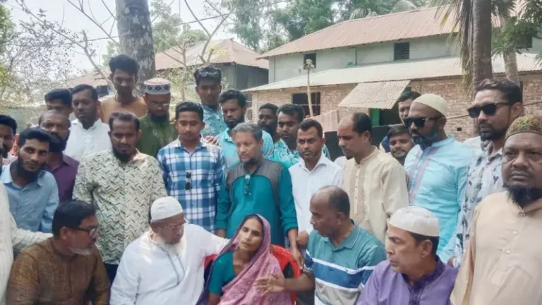 বাউফল বিএনপি নেতাদের সান্ত্বনায় জুলাইয়ের যোদ্ধা হৃদয়ের পরিবার