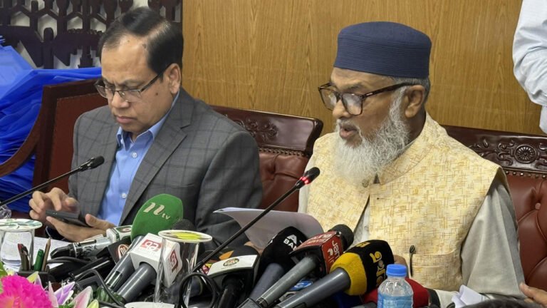 এবারের হজ ফ্লাইট শুরু ২৯ এপ্রিল