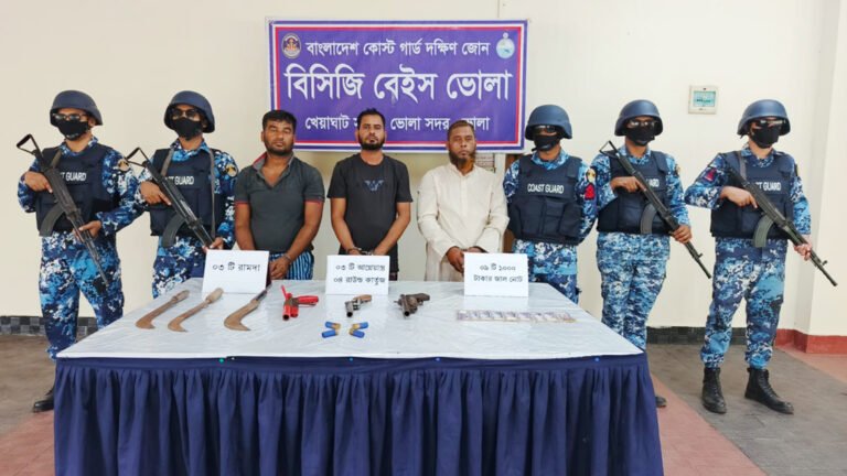 ভোলায় অস্ত্র ও জাল নোটসহ দুই ইউপি সদস্যসহ গ্রেফতার ৩