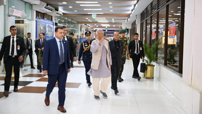 দেশে ফিরলেন প্রধান উপদেষ্টা