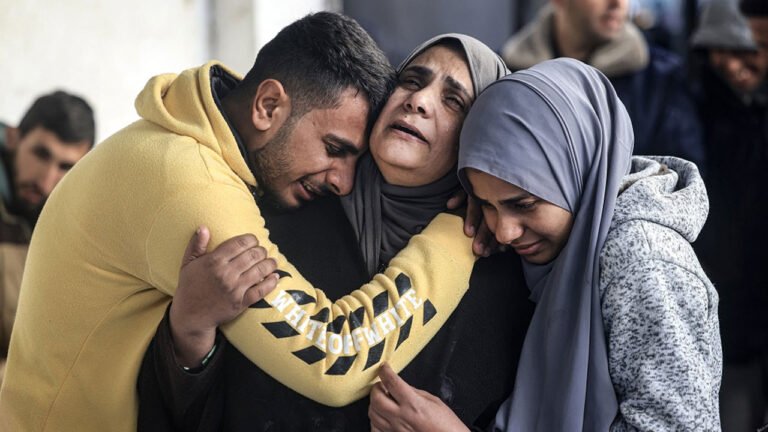 গাজায় ইসরায়েলি হামলায় একই পরিবারের ৬ জনসহ নিহত ২৪