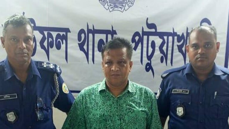 বিস্ফোরক মামলায় বাউফলে আওয়ামী লীগ নেতা গ্রেফতার