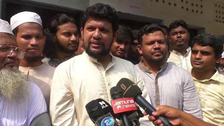 আওয়ামী লীগ নিষিদ্ধের বিষয়ে সরকার একা সিদ্ধান্ত নিবেন না : মাহফুজ আলম