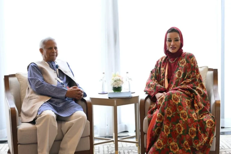 কাতারে শেখ মোজার সঙ্গে অধ্যাপক ইউনূসের বৈঠক