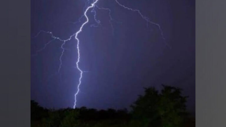 মির্জাগঞ্জে বজ্রপাতে কৃষকের মৃত্যু