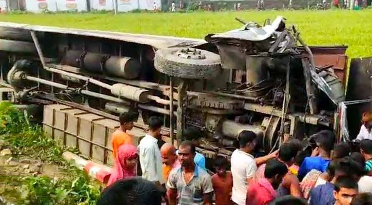 লোহাগাড়ায় সড়কে মৃত্যুর মিছিল, ৪৮ ঘণ্টায় ১২ প্রাণহানি